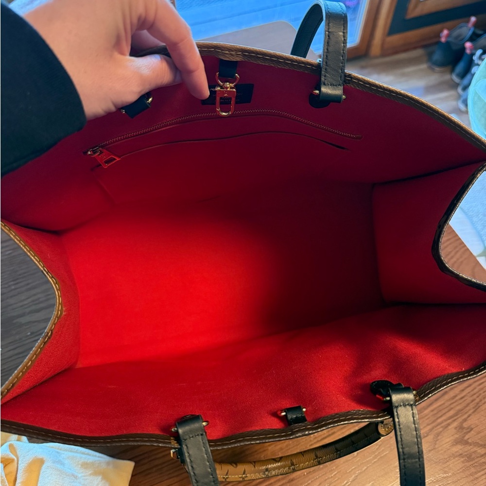 Louis Vuitton GM Monogram On The Go Tote Bag - Picture 9 of 16